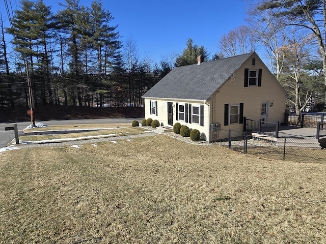 exterior space featuring a front yard