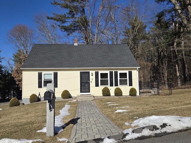 view of front of house featuring a front lawn