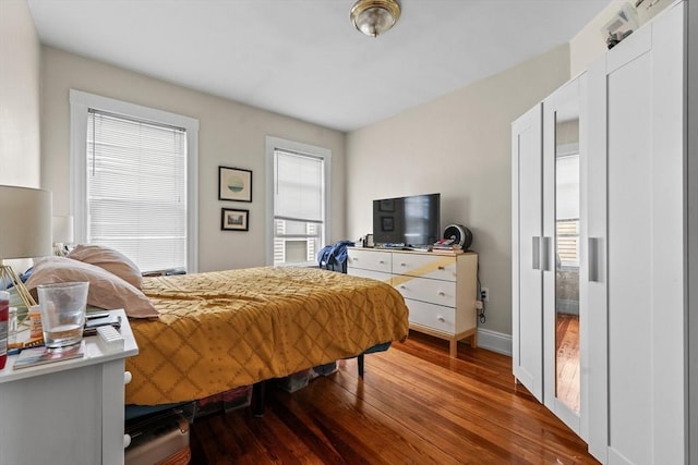 bedroom with baseboards and hardwood / wood-style floors
