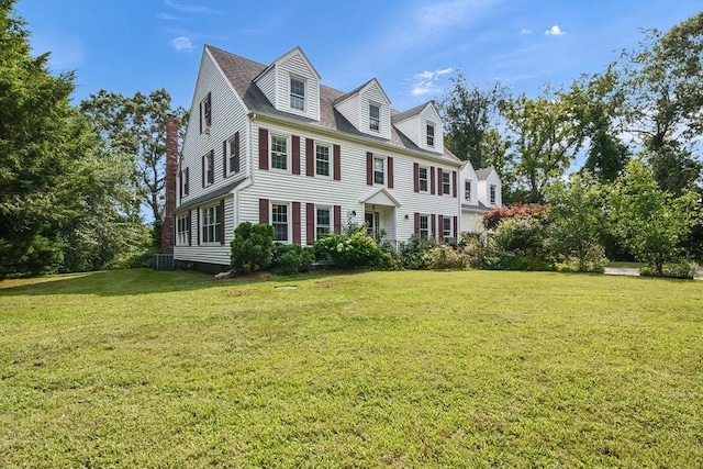 view of front of property featuring a front yard