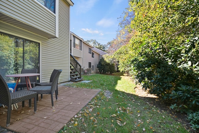 view of yard featuring a patio