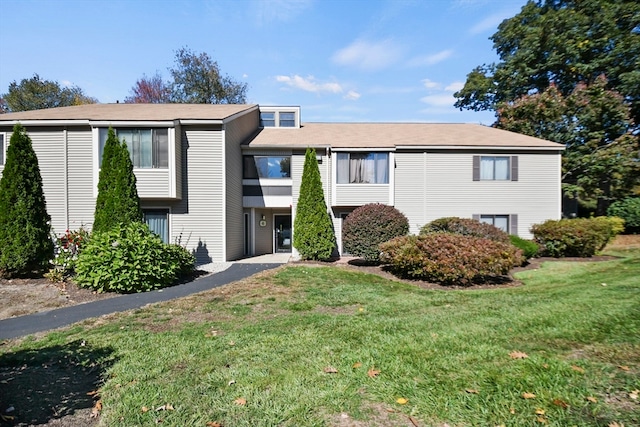 view of front of house with a front yard