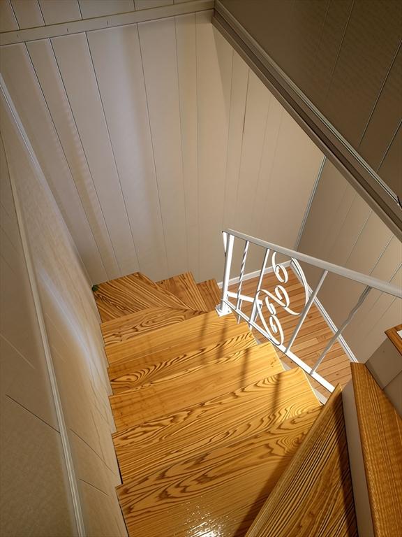 84-86R Cross St, Somerville, MA 02145 - view of staircase