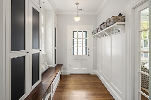 mudroom with dark wood-style floors, baseboards, visible vents, and ornamental molding