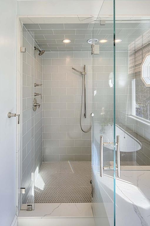 full bathroom featuring a stall shower