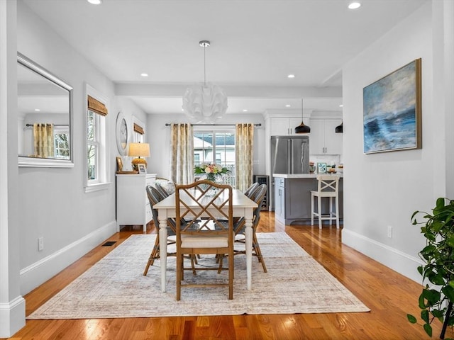 dining space featuring recessed lighting, visible vents, baseboards, light wood-type flooring, and an inviting chandelier