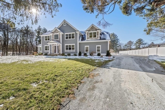 view of front of house featuring a front yard