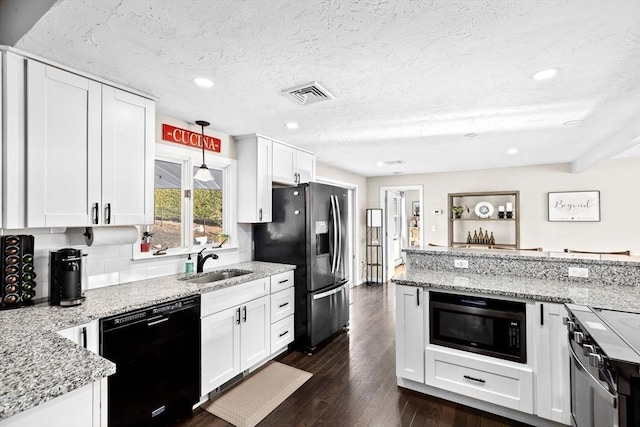 kitchen featuring visible vents, dark wood finished floors, a sink, appliances with stainless steel finishes, and white cabinetry