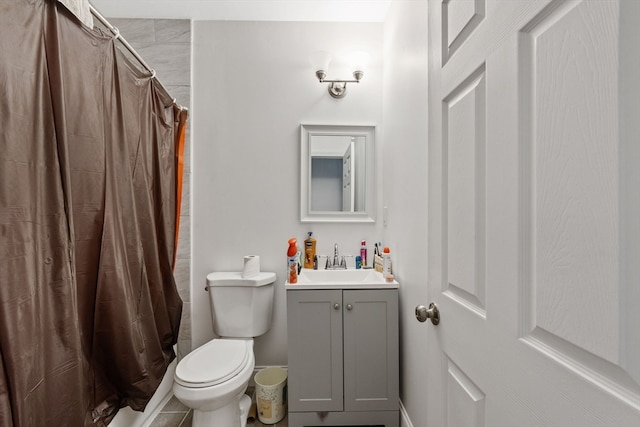 bathroom featuring a shower with curtain, toilet, and vanity