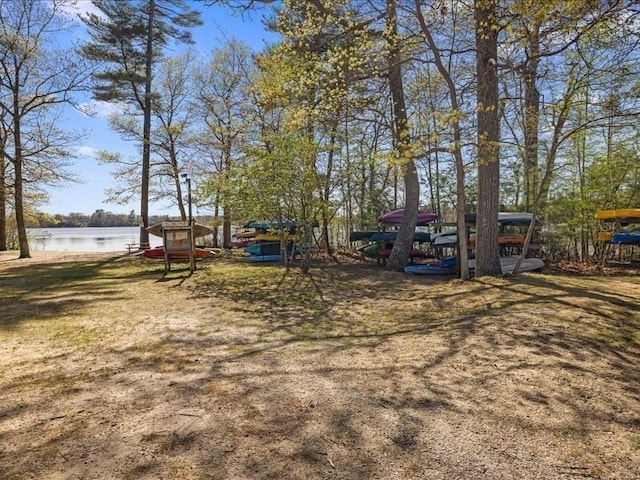 view of yard featuring a water view