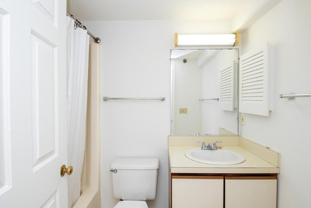 full bathroom featuring vanity, a textured ceiling, shower / bath combo, and toilet