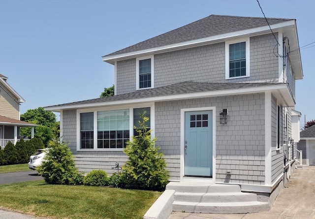 view of front of home featuring a front lawn