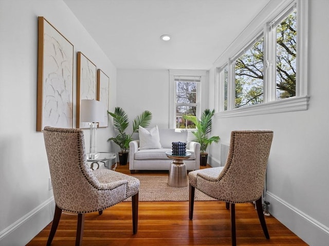 living area featuring baseboards, recessed lighting, and wood finished floors