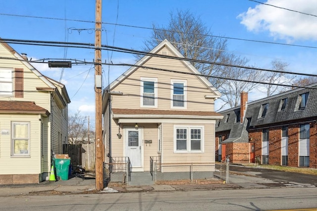 view of front property