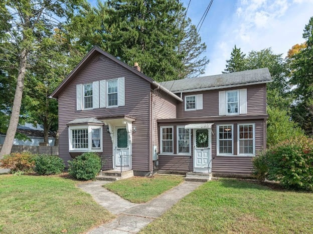 view of front of house with a front yard