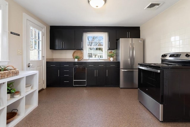 kitchen featuring a sink, visible vents, appliances with stainless steel finishes, and dark cabinets