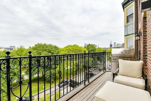 balcony featuring a grill