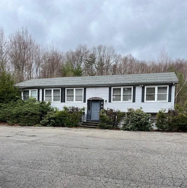 27 Douglas Rd, Webster, MA 01570