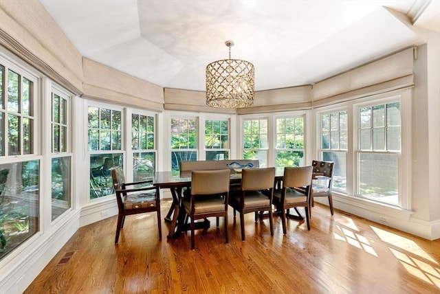 sunroom featuring visible vents and a notable chandelier