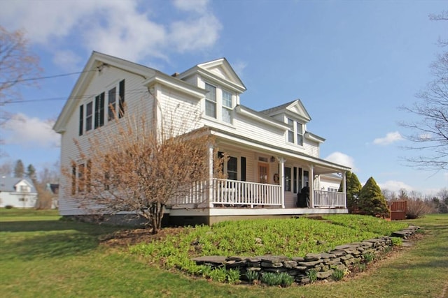 view of front facade with a front lawn and covered porch