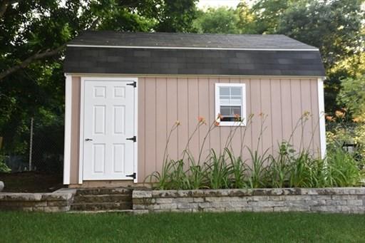 view of outdoor structure