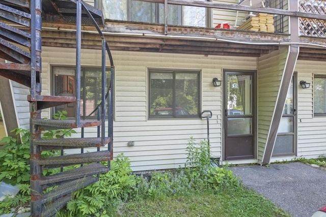516 High St Unit 516, Clinton, MA 01510 - property entrance featuring covered porch