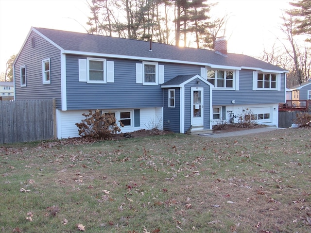 split foyer home featuring a front yard