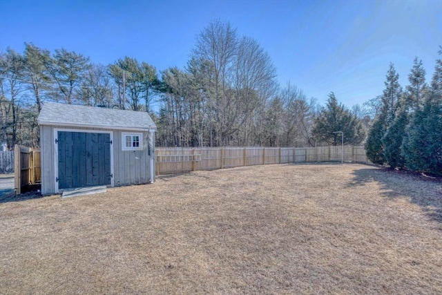 view of yard featuring a fenced backyard, an outdoor structure, and a shed