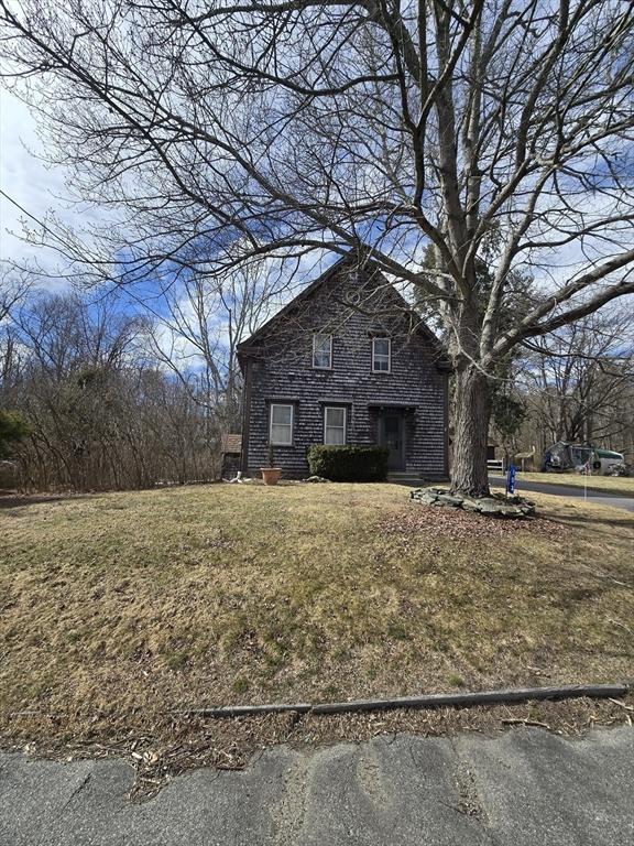 traditional home with a front lawn