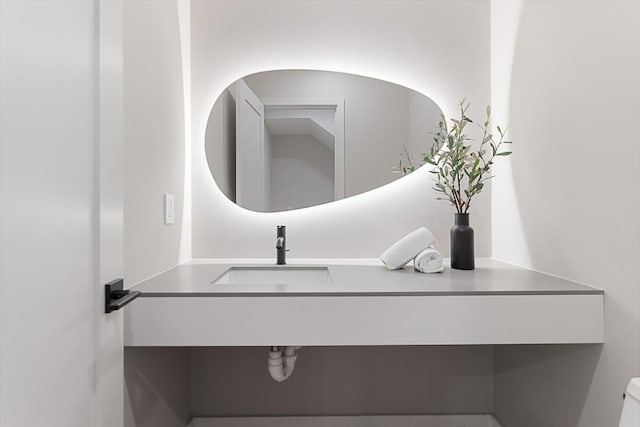 bathroom with vanity