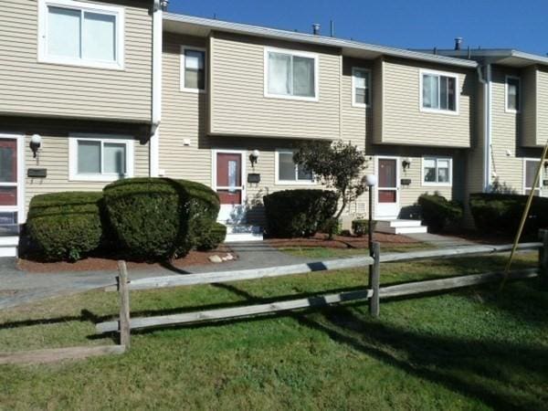 multi unit property featuring entry steps and a front yard