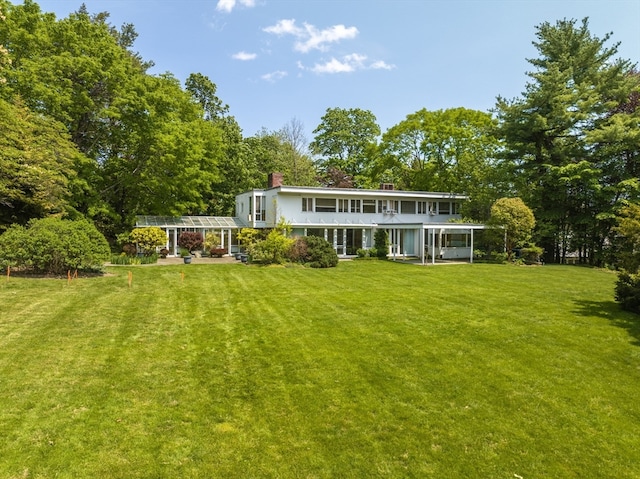 back of house featuring a yard