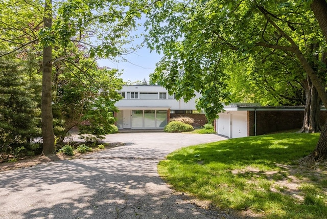 view of front of property featuring a garage and a front yard