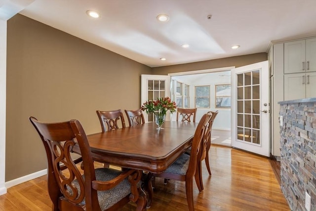 dining space featuring recessed lighting, baseboards, and light wood-style floors