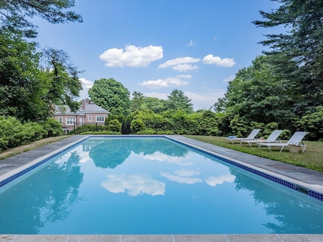 view of swimming pool