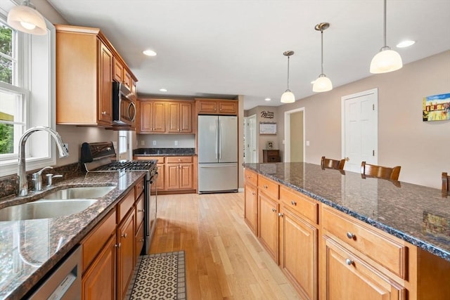 8 Brian Cir, Grafton, MA 01519 - kitchen featuring stainless steel appliances, a sink, plenty of natural light, light wood-style floors, and recessed lighting