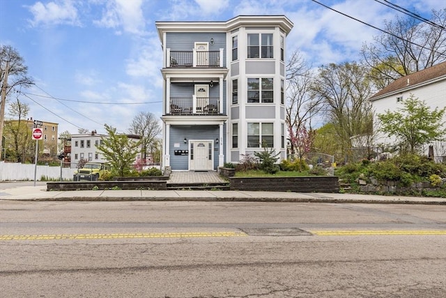 view of front of home featuring a balcony