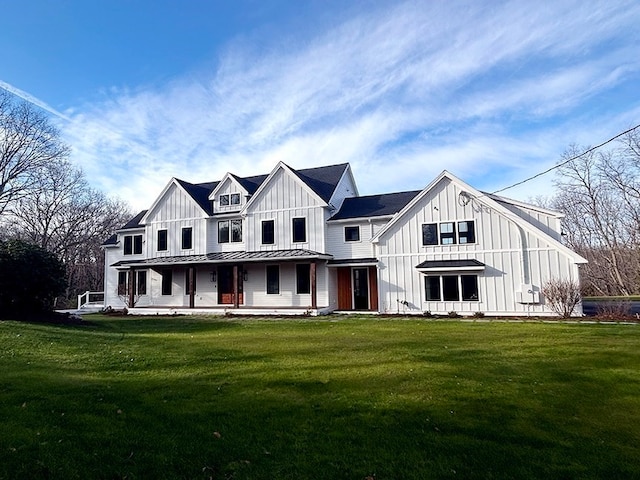 view of front of home featuring a front lawn