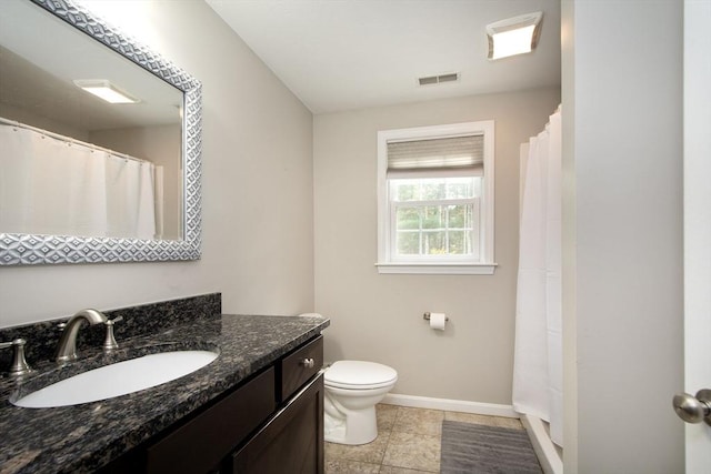 full bath featuring visible vents, toilet, vanity, and baseboards