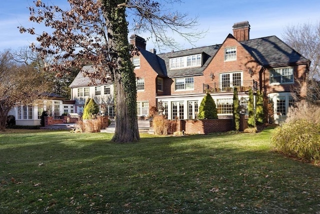 rear view of house featuring a yard