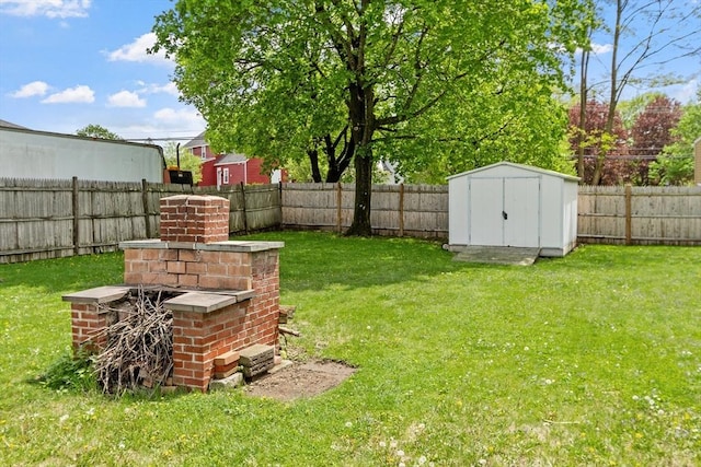 16 Elm St, Leominster, MA 01453 - view of yard featuring a shed and an outbuilding