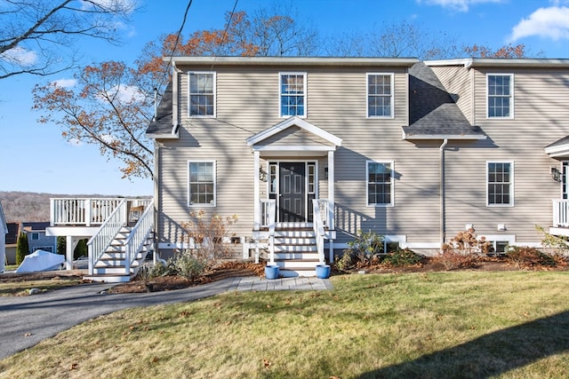 view of front facade with a front yard