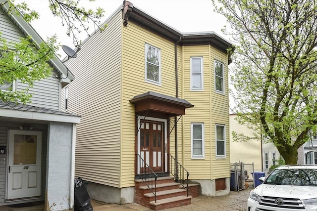 view of front facade featuring entry steps