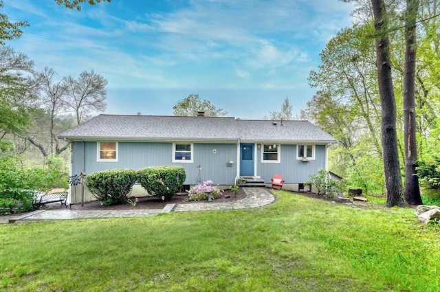 view of front of home featuring a front yard