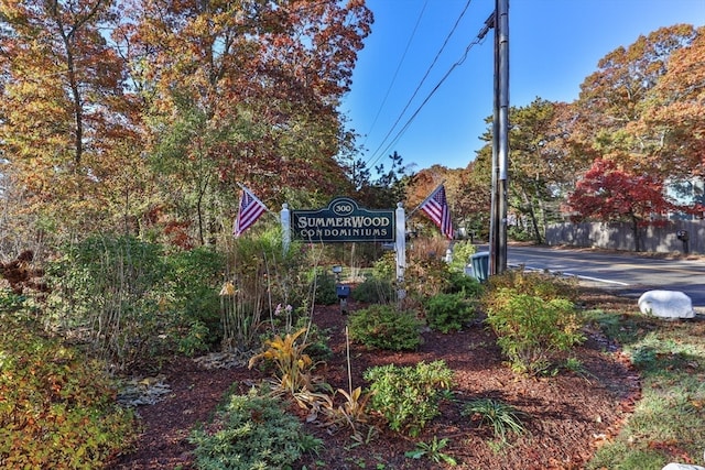 view of community / neighborhood sign