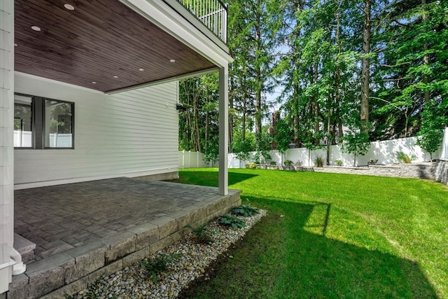 view of yard featuring a patio