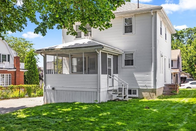 8 Nicholl St, Quincy, MA 02169 - view of front of home with a sunroom and a front yard
