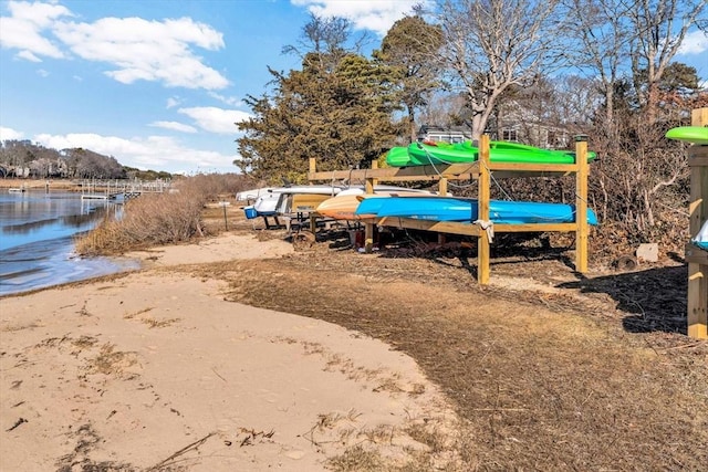 view of yard featuring a water view