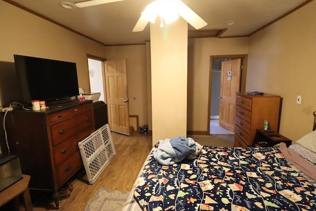 bedroom with ceiling fan, ornamental molding, and light hardwood / wood-style floors