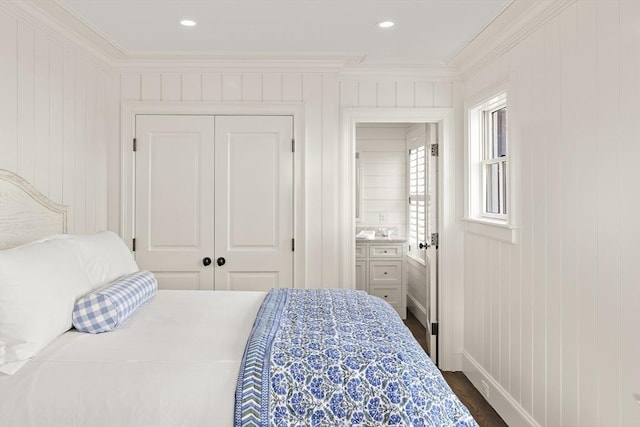 bedroom featuring dark hardwood / wood-style flooring, a closet, and crown molding